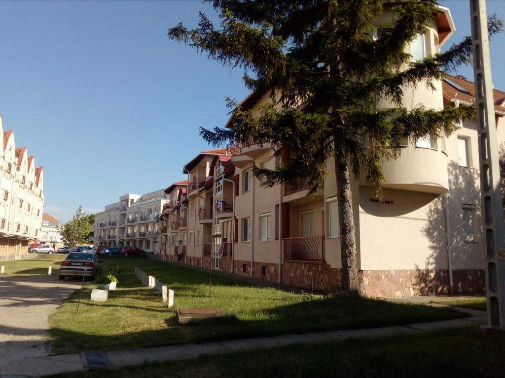 Gobe Apartman Hajdúszoboszló Exterior foto
