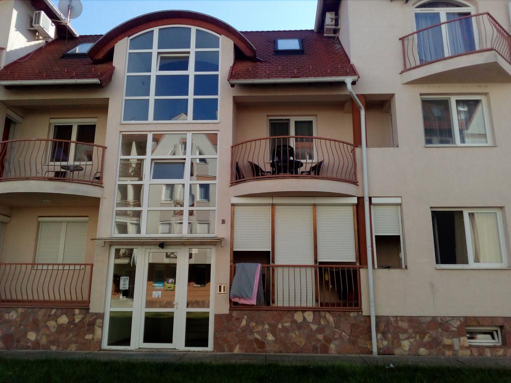 Ferienwohnung Gobe Apartman Hajdúszoboszló Exterior foto